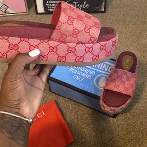 Pink Gucci GG slide sandals